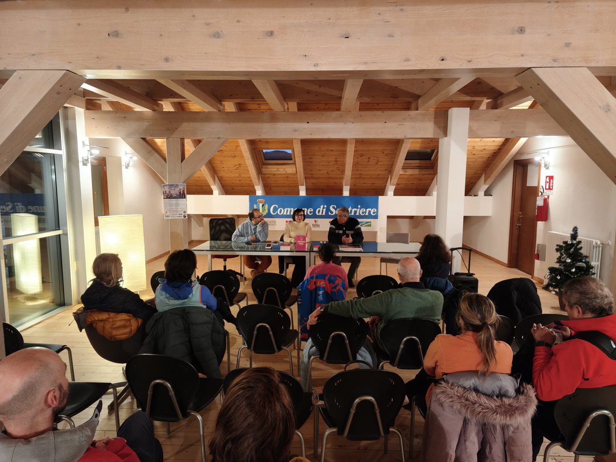CoseNoteEd's tweet image. Prima presentazione dell’anno di “Che storia! La #ValangaRosa” alla bellissima #biblioteca di sestriere, a #casaolimpia ✨

#sci #scialpino #scifemminile #scialpinofemminile