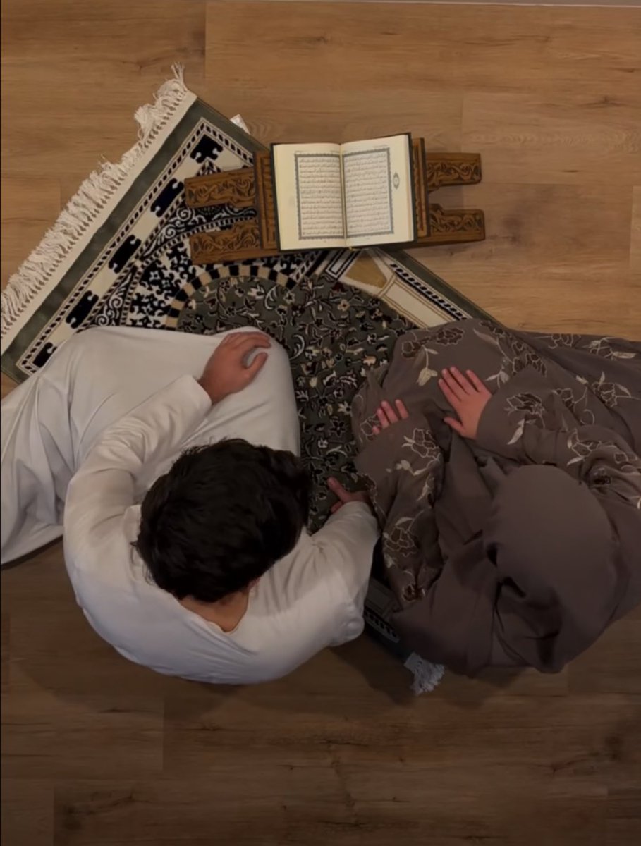 "ورفيقًا صالحًا يا الله، 
إن اعوجّت الخطوات أقامَها،
و إذا أظلمتِ الأيامُ أنارَها"