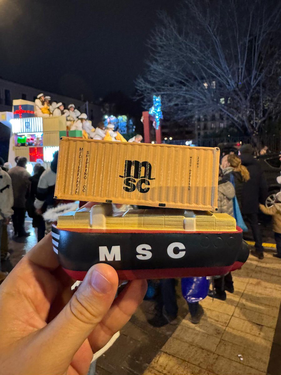 Y el Señor dijo a Noé: «Entra en el a̷r̷c̷a̷ portacontenedores MSC con toda tu familia porque tú eres el único hombre justo que he encontrado de esta generación"

Génesis 7:1-24 NVI
#CabalcadaReisVLC