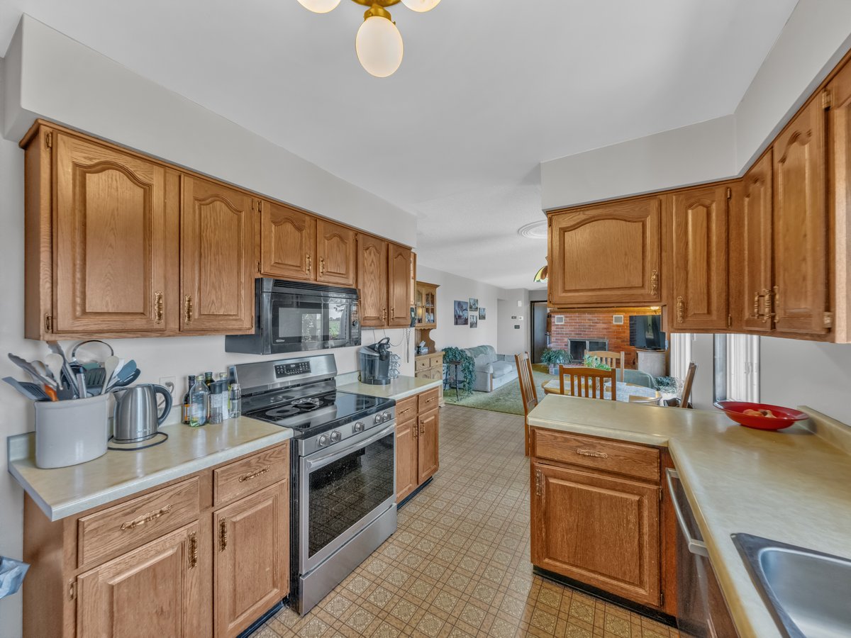 SunCountyRealty's tweet image. ✨ New Price Alert! 🏡
Welcome to 1121 Mersea Road 1, Leamington, ON

💰 Offered at: $759,900
🛏 5 Bedrooms
🛁 3.5 Bathrooms
🚗 Double Garage

📞 Contact Deiba Wigle, Broker of Record
📱 Cell: 519-818-6942
📞 Office: 519-322-1212