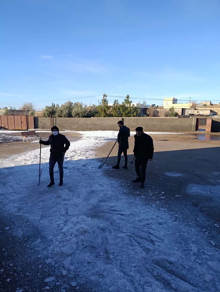 <a href="/tcmeb/">Millî Eğitim Bakanlığı</a>
@Yusuf_Tekin
<a href="/mardinilmem/">Mardin İl Millî Eğitim Müdürlüğü</a>
<a href="/ali_eyyupkoca/">Ali Eyyupkoca</a>
<a href="/SuleymnAKIN/">Süleyman AKIN🇹🇷</a> 
<a href="/makdag47/">Makdag</a>
<a href="/klcengiz/">cengiz kılıç</a>
<a href="/derikmem47/">Mardin/Derik İlçe Millî Eğitim Müdürlüğü🟢🇹🇷</a>

Öğrencilerimizin güvenli bir ortamda öğrenim görmeleri için bahçedeki kar ve buzları temizleme çalışmalarına katılan tüm okul çalışanlarımıza teşekkür ederiz.