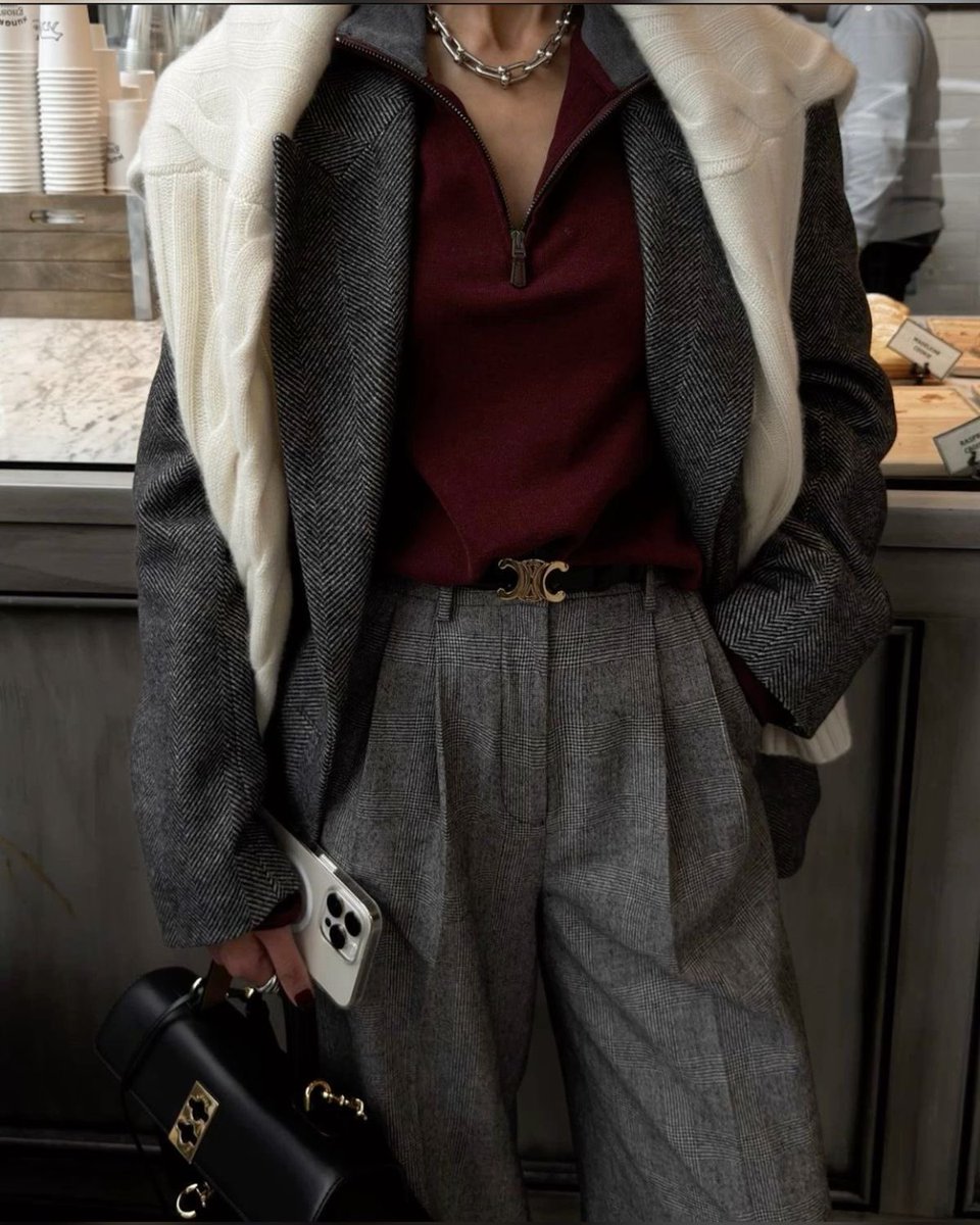 Diorgirlx's tweet image. silver and burgundy &amp;gt;