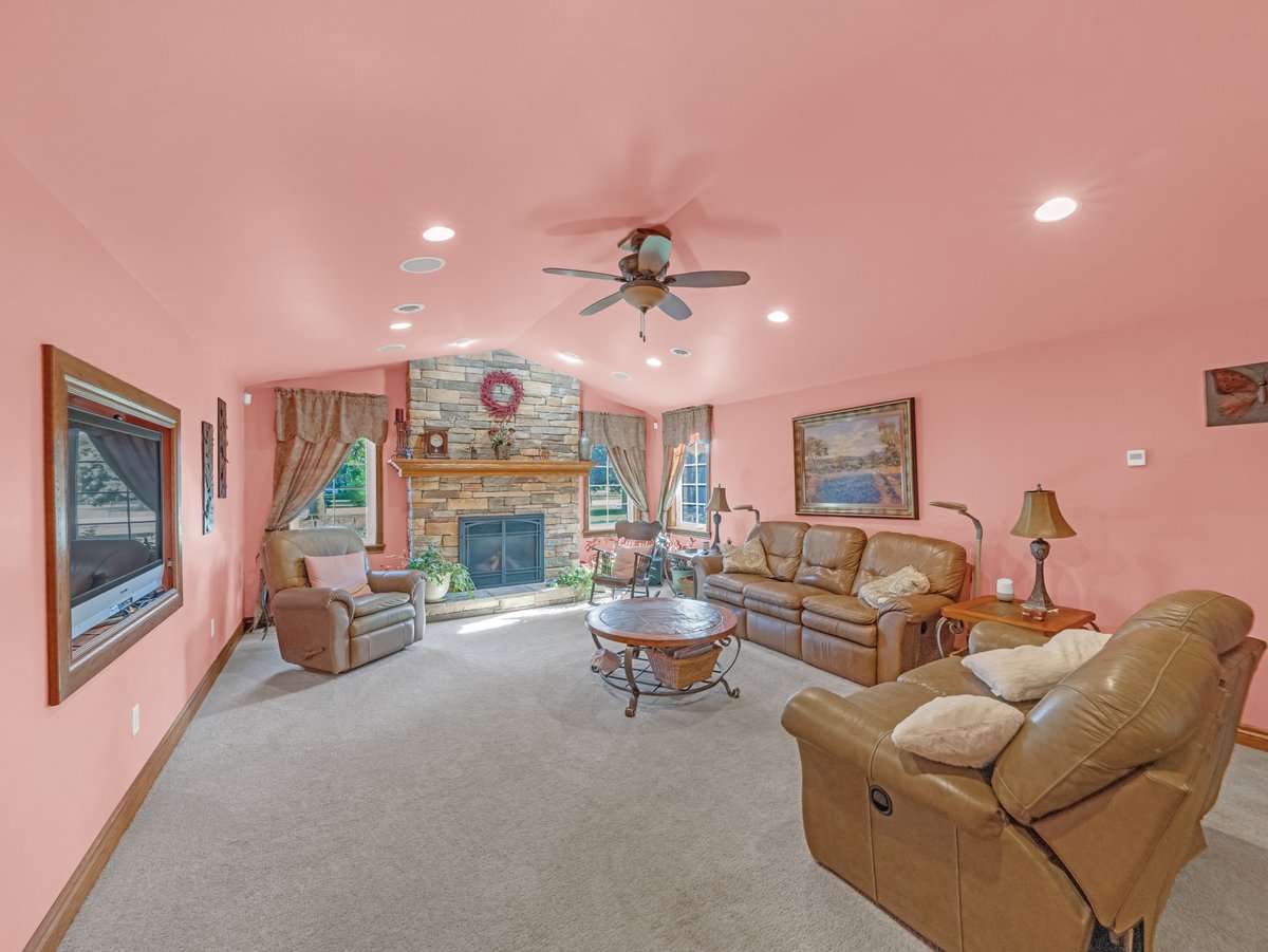 SunCountyRealty's tweet image. ✨ New Price Alert! 🏡
Welcome to 1121 Mersea Road 1, Leamington, ON

💰 Offered at: $759,900
🛏 5 Bedrooms
🛁 3.5 Bathrooms
🚗 Double Garage

📞 Contact Deiba Wigle, Broker of Record
📱 Cell: 519-818-6942
📞 Office: 519-322-1212