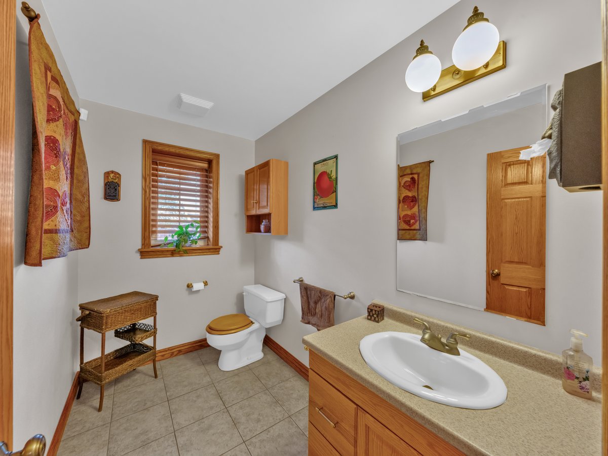 SunCountyRealty's tweet image. ✨ New Price Alert! 🏡
Welcome to 1121 Mersea Road 1, Leamington, ON

💰 Offered at: $759,900
🛏 5 Bedrooms
🛁 3.5 Bathrooms
🚗 Double Garage

📞 Contact Deiba Wigle, Broker of Record
📱 Cell: 519-818-6942
📞 Office: 519-322-1212