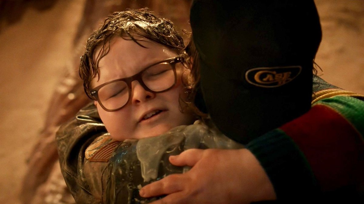 StrangerNews11's tweet image. STEVE ADOPTING DEREK TOO!😭