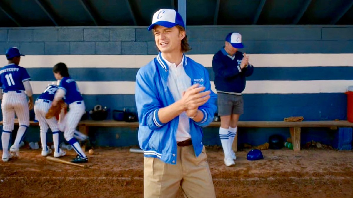 StrangerNews11's tweet image. STEVE ADOPTING DEREK TOO!😭