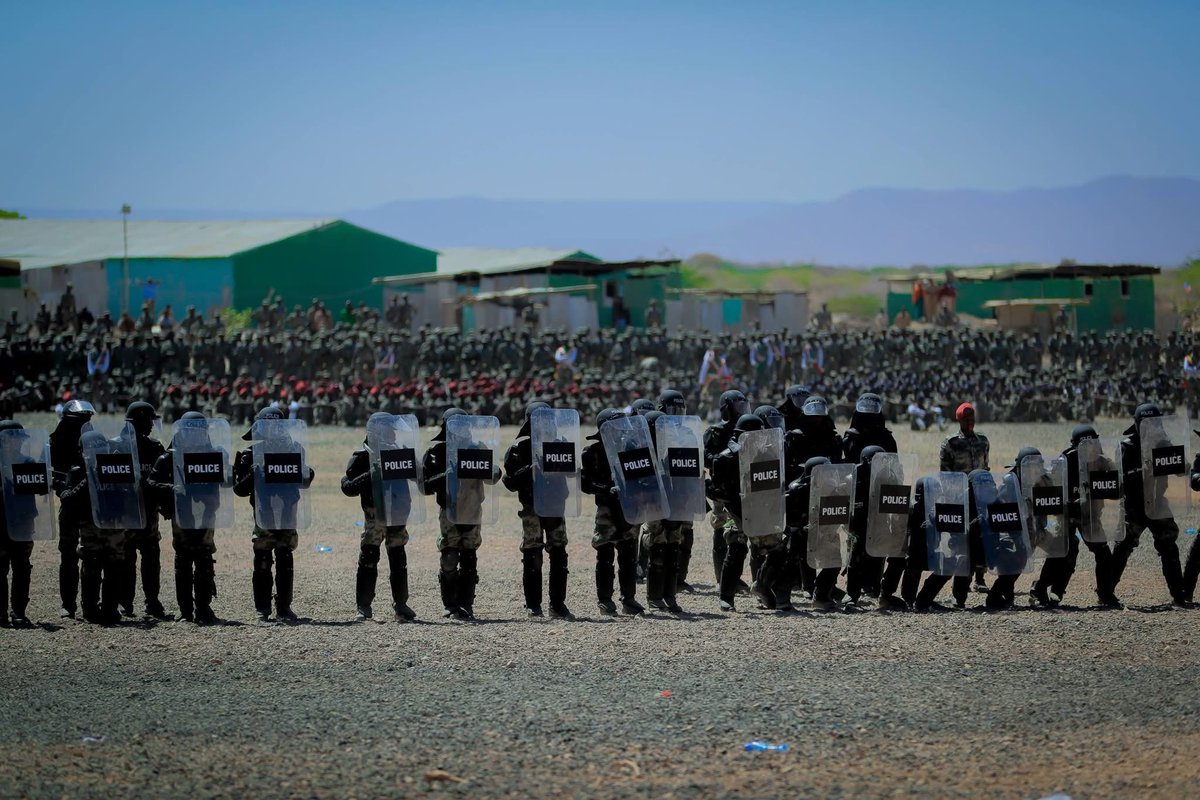 Mustafe_M_Omer's tweet photo. Attended the graduation ceremony of the 18th batch of Somali Region Police in Birkot, Jarar Zone. Together with Federal Security Forces, the Regional Police is playing a crucial role in sustaining the peace in the Region. https://t.co/Wb5NsEKgyY