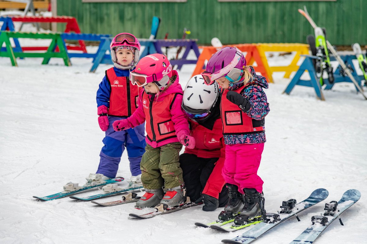 sundayriver's tweet image. 2026 is for leveling up. Hit the mountain with an instructor and make this season your best yet. Head to the link in our bio to book a lesson today.