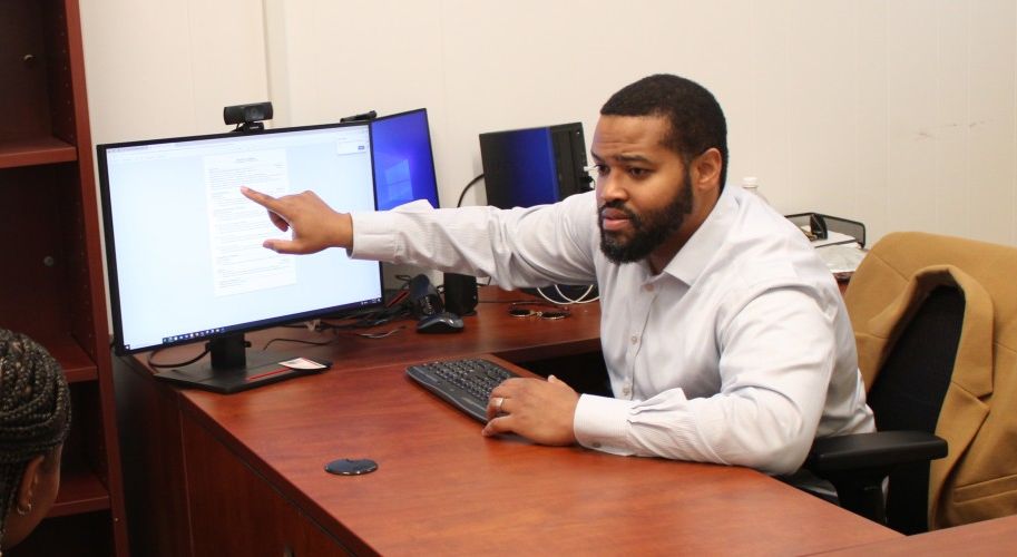 #JSUAlums: Christian Varnado, assistant director of career services at Johnson C. Smith University, is featured in the Wall Street Journal in advising students to begin researching the Top 100 companies in an industry beginning their freshman year.

wsj.com/lifestyle/care…