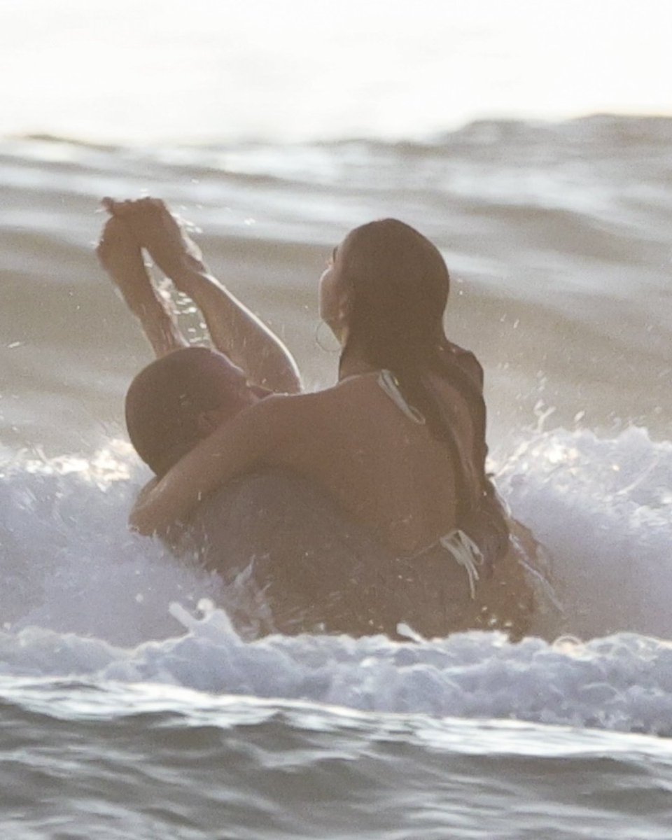 PageSix's tweet image. Channing Tatum, 45, and his girlfriend, Australian model Inka Williams, 26, rang in 2026 with a PDA filled beach date in Costa Rica. 😏🌊 📸: BACKGRID
