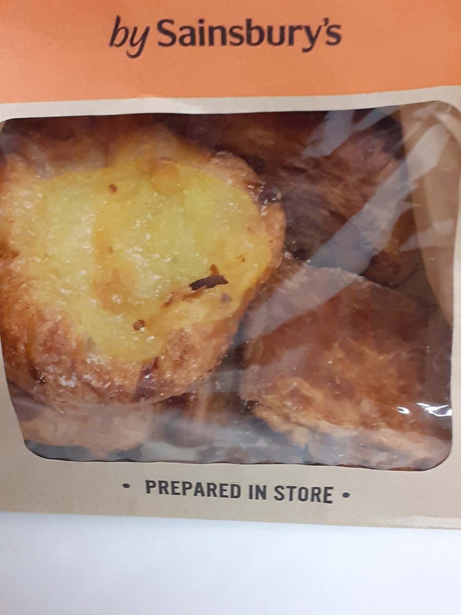 WaltonLaura's tweet photo. .@sainsburys quite a big difference between the picture of what I ordered and the burnt offerings I received. Very disappointed 😞 https://t.co/1tHtMG3z1e