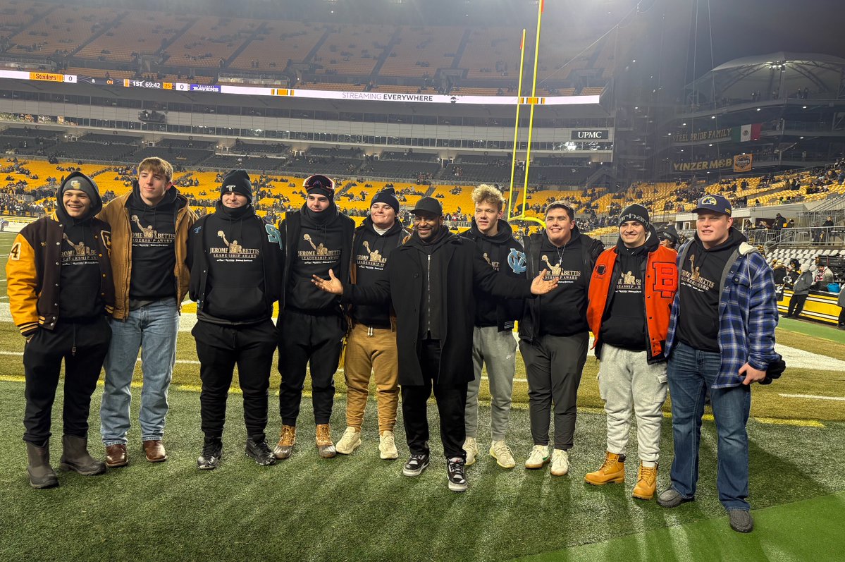 JeromeBettis36's tweet image. It was an honor to present the Jerome Bettis Leadership Award to these outstanding young men at last night’s game.

In partnership with the @steelers, The Mentoring Partnership, @PittsburghPG, and @GiantEagle, this award recognizes high school football players who lead by example…