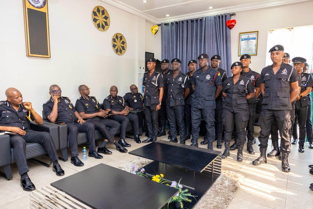 SIKAOFFICIAL1's tweet image. The Inspector General of Police, IGP Christian Tetteh Yohuno has promoted thirty(30) personnel of the police service to their next ranks, for their exemplary conduct and various roles in the operations that led to the interception of 2,600 AK 47 ammunition and the arrest of a…