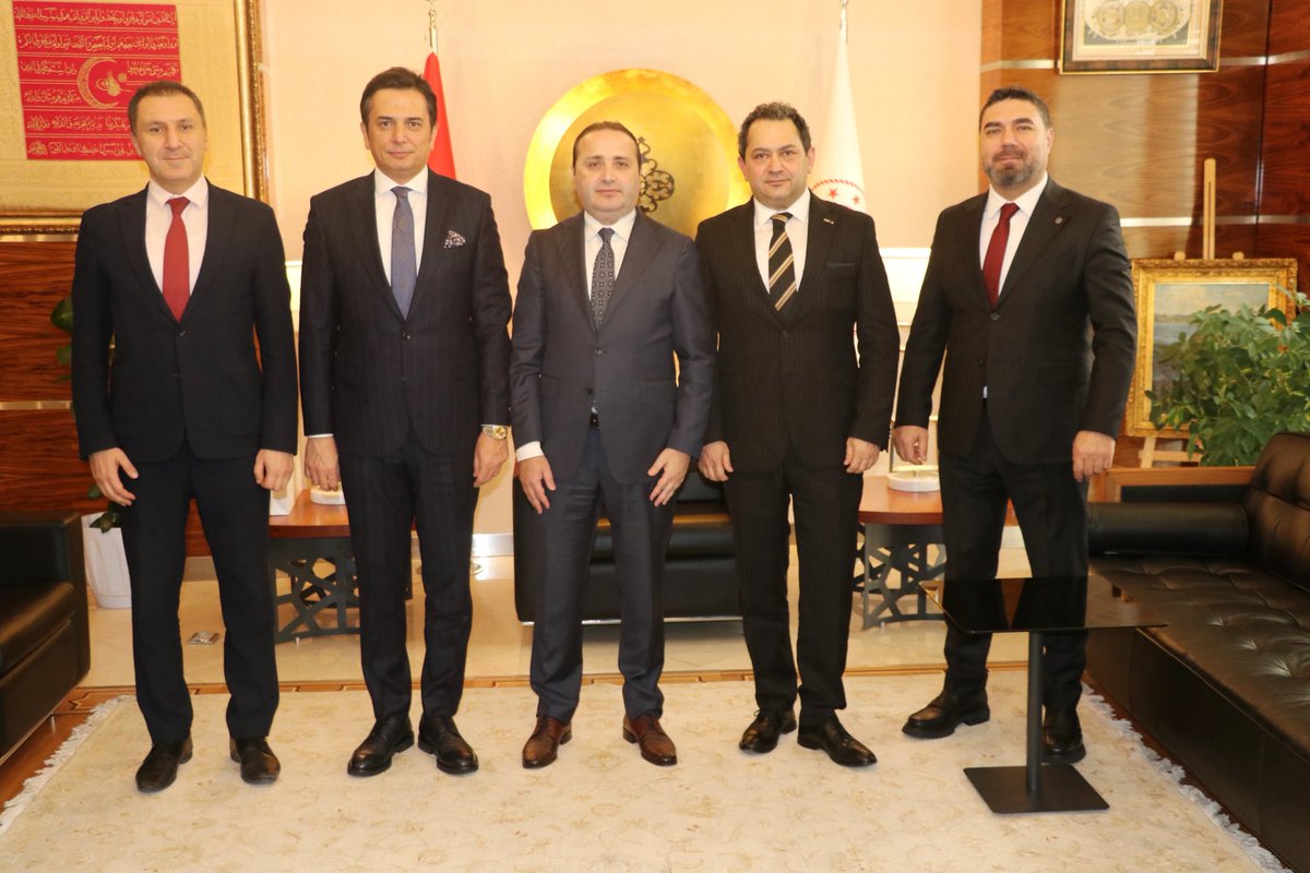 ASO 1. Organize Sanayi Bölgesi Yönetim Kurulu, Ticaret Bakanlığı Bakan Yardımcısı Mustafa Tuzcu’yu makamında ziyaret etti.

Ziyarete ASO 1. OSB Başkanı M. Serdar Tütek, Başkan Vekili Mevlüt Açıkgöz, Yönetim Kurulu Üyesi Sabit Tekirdağ ve Bölge Müdürü Cüneyt Çalık katıldı.