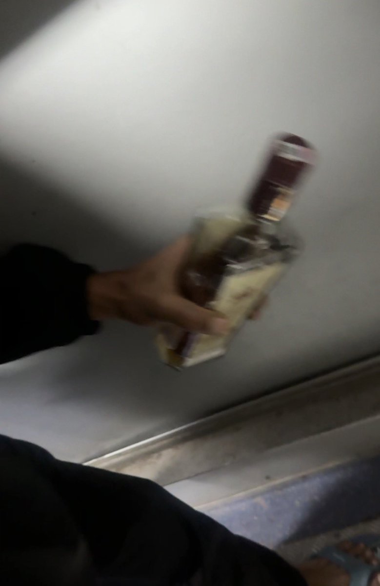 MKVLOGS31's tweet photo. @RailwaySeva @RPFCR This is proof https://t.co/O53MFCho7p