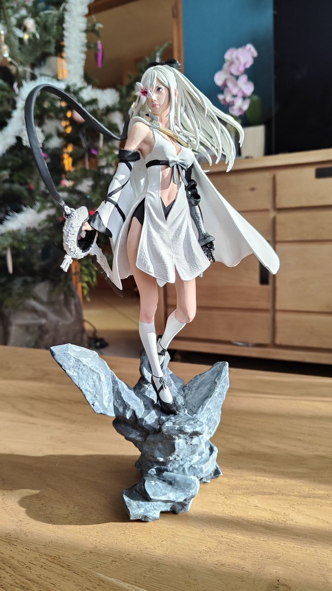 CraftoSephto's tweet photo. Une nouvelle figurine a été finalisée tout juste avant la nouvelle année et je l'avais toujours pas montrée 

Imprimée et peinte par mes soins, dites bonjour à #Zero de #Drakengard3 🤍

35cm de charisme ! La Meilleure de toute, assurément 

#NieR #Dod3 #Drakengard #kurufigure https://t.co/YGuqqsg6uA