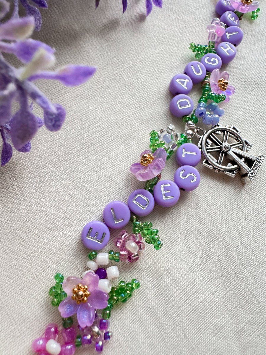 Somakethefriend's tweet image. Ferris wheels, kisses and lilacs,
And Eldest Daughter friendships I made 🎡