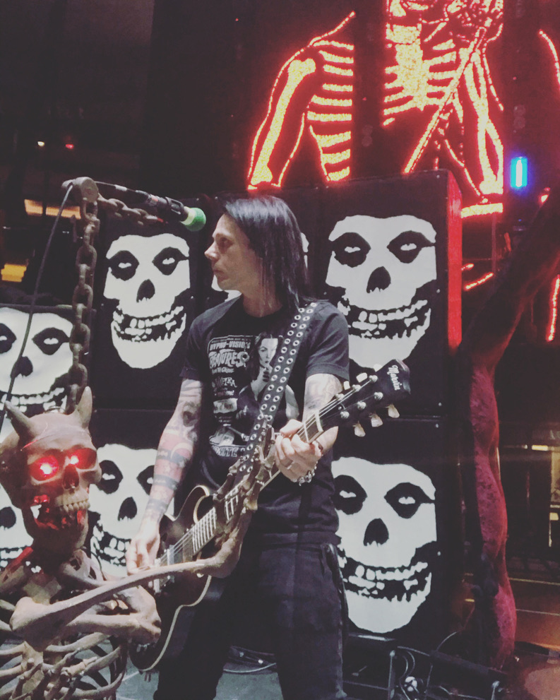 First Monday of 2026! Make it loud! 
#acey #aceyslade #misfits #murderdolls #marvinguitars