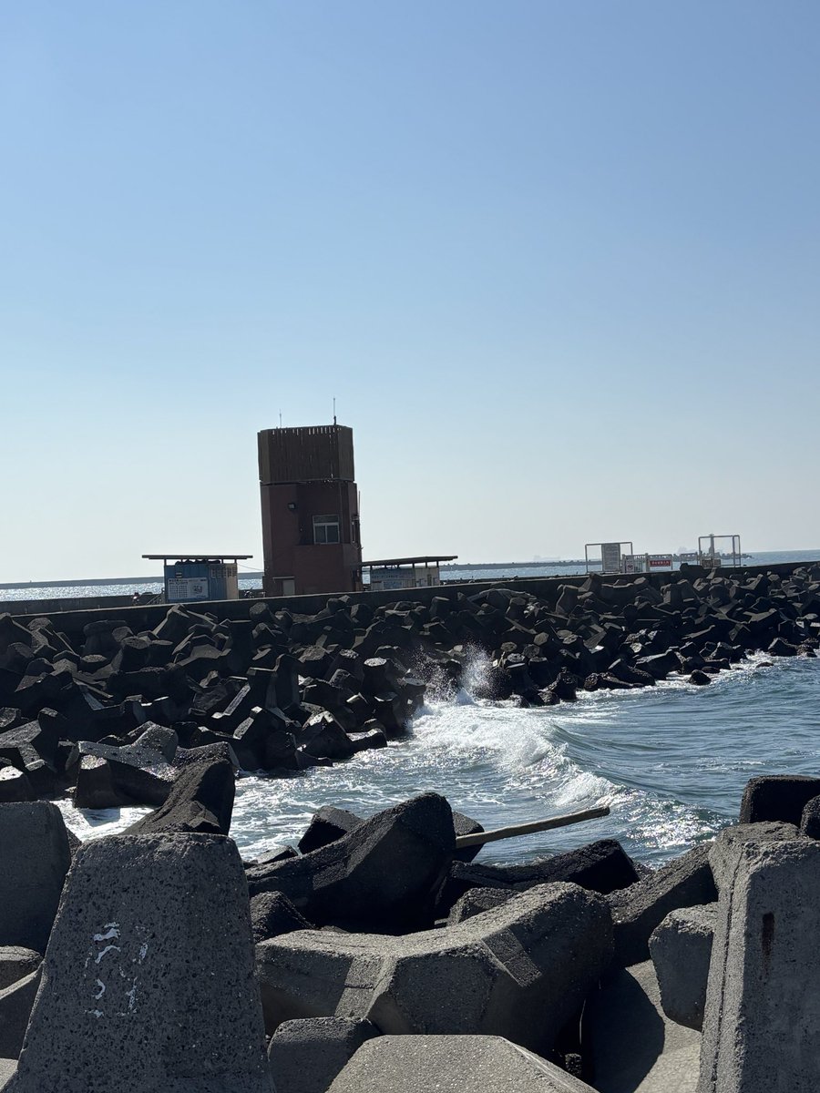 想在海边当一天最先被海浪打到的消波块