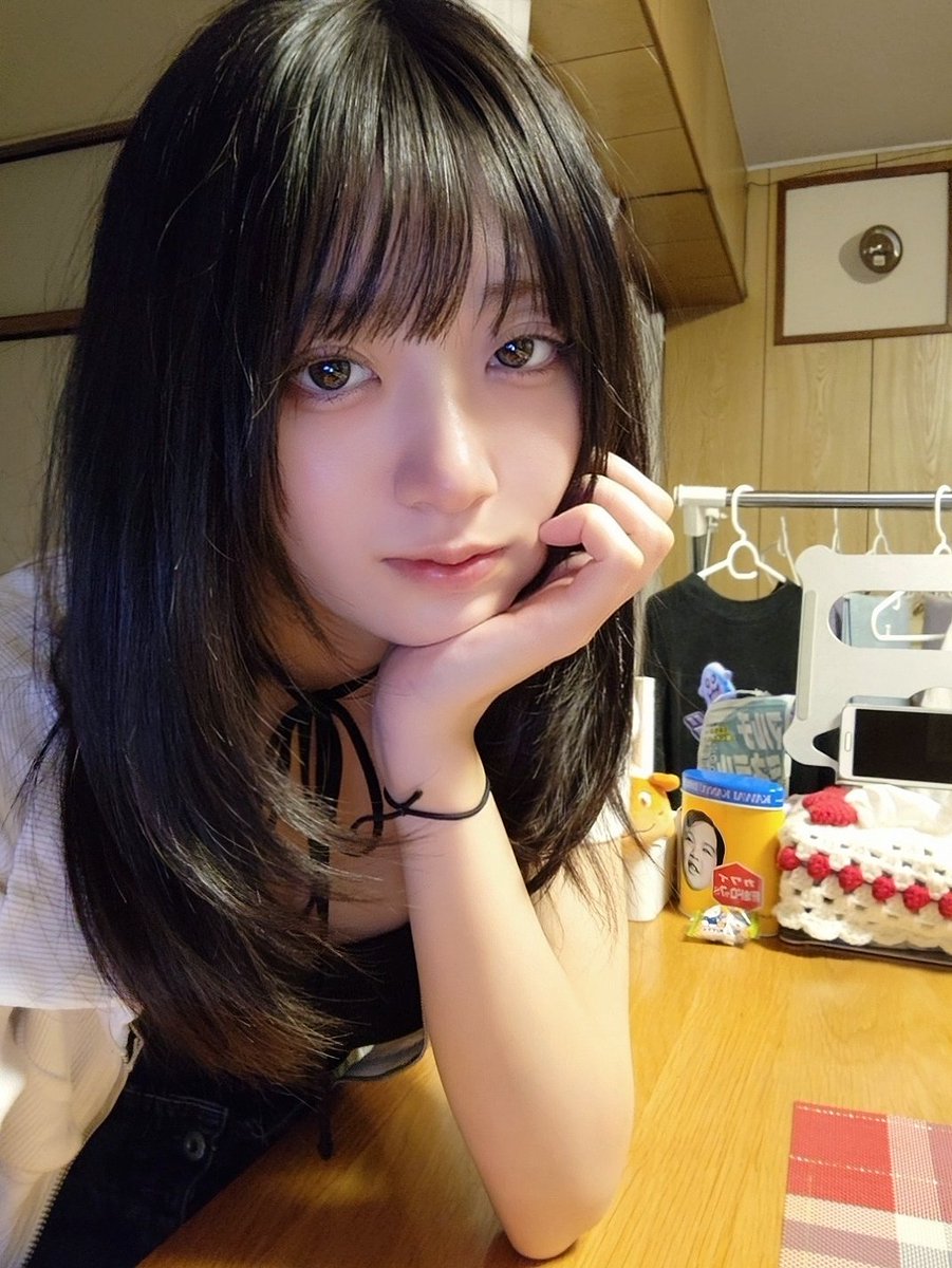 インターネットに顔を載せてる人、全員正気じゃないってツイート見て今瀕死