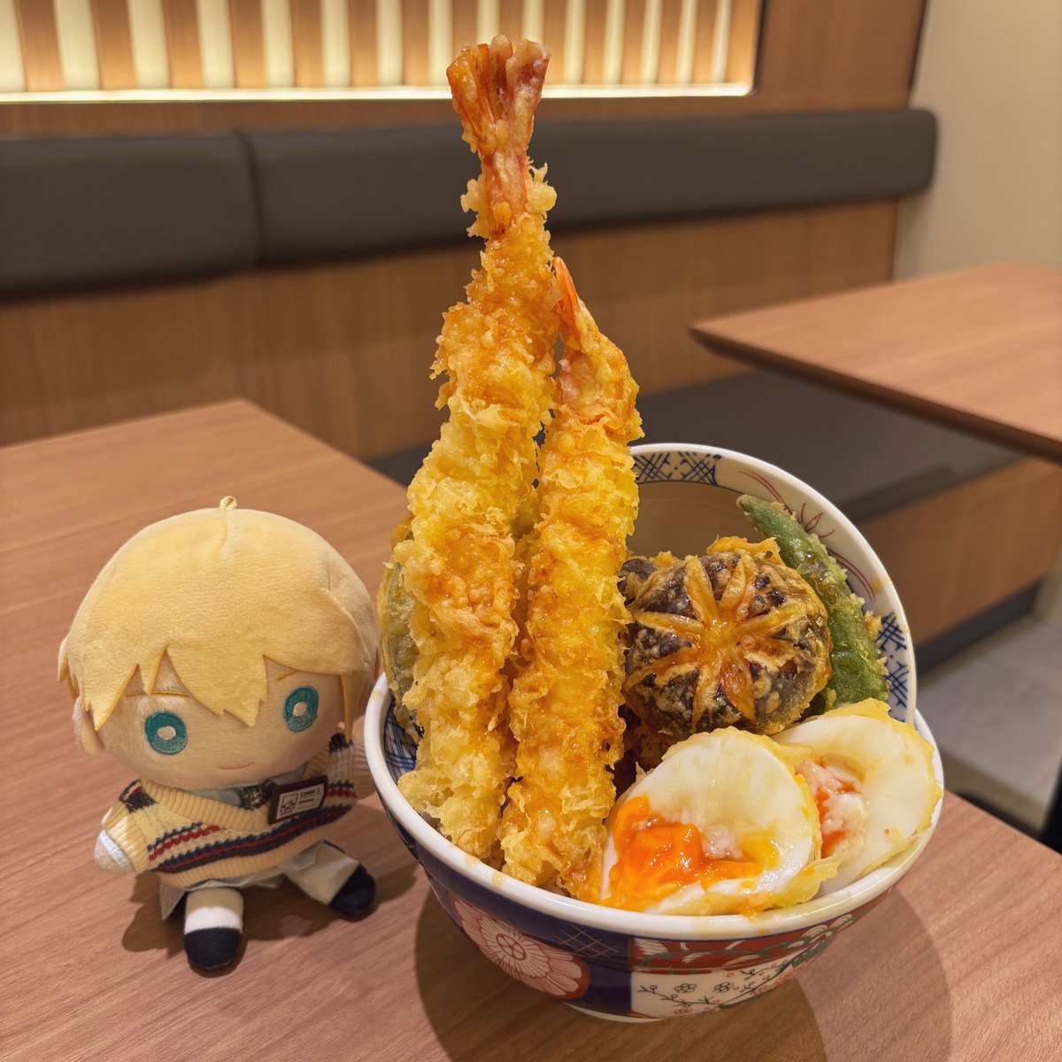 tried a new tempura place near my house and their tendon is huge :O