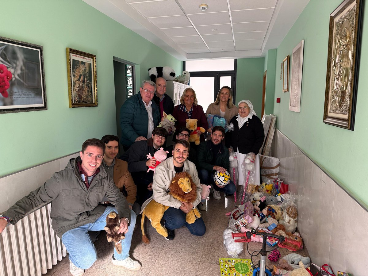 nngg_vlc's tweet photo. Mañana los niños de Casa Cuna y del barrio de La Torre abrirán con muchísima ilusión sus regalos.

La campaña de NNGG vuelve a llenar de felicidad a los niños, con una gran participación.

Gracias a todos por contribuir a la magia y ayudar a los Reyes Magos 💙👑 @popularesVLC https://t.co/0ahVCuJDXC