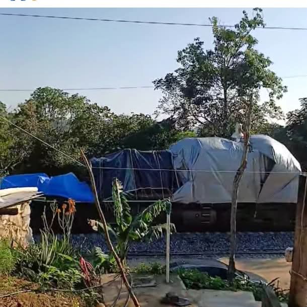 oaxacain's tweet photo. Despacho de abogados anunció que hoy interpondrán denuncia ante @FGRMexico las víctimas directas del descarrilamiento del Tren Interoceánico, Línea Z, ocurrido el 28 de diciembre pasado en Oaxaca, Será contra de diversas constructoras, contratistas y servidores públicos, https://t.co/KAvPHAFqSc