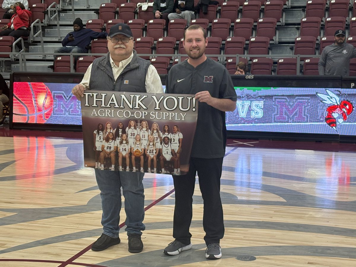 ladydevildogs's tweet image. LDD would like to thank Agri Co op Supply for being Jan.2 nd game sponsor! Coach Mungle is presenting Anthony Kuettle with a team banner! Thank you Agri Co op Supply for your support! #Weare1