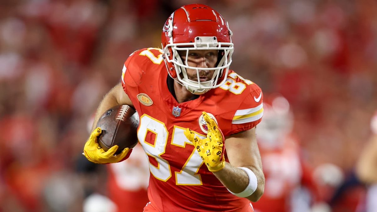 NeverNForever's tweet photo. #WPMOYChallenge Travis Kelce https://t.co/oGfvLx9j0O