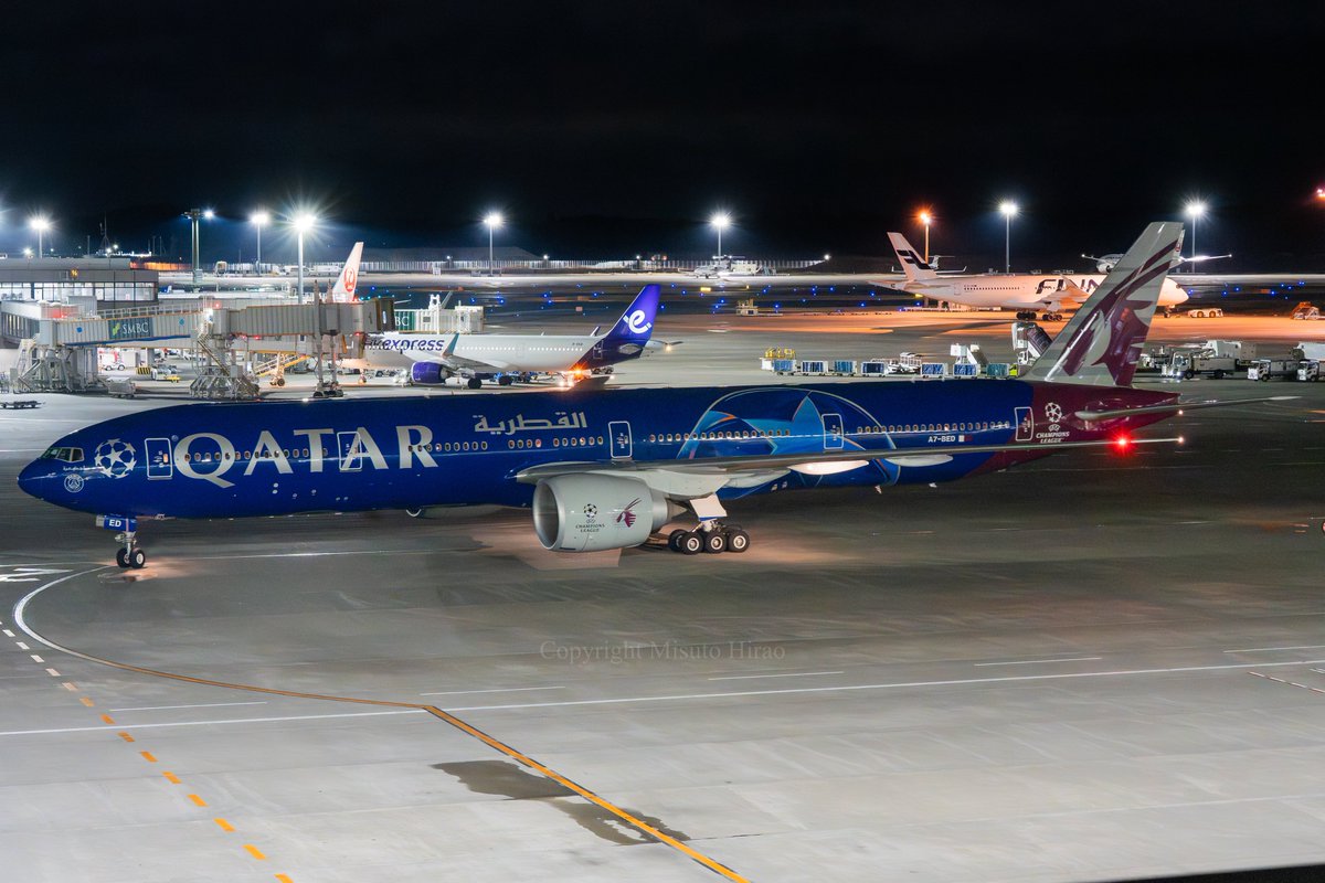 NRT_mst's tweet photo. BAGが飛来した翌日に来たBED。この後成田は大雪となり...

Qatar Airways / Boring 777-3DZ ER / A7-BED / UEFA Championships League Livery / Tokyo Narita International / RJAA https://t.co/BGVo5tNSSJ