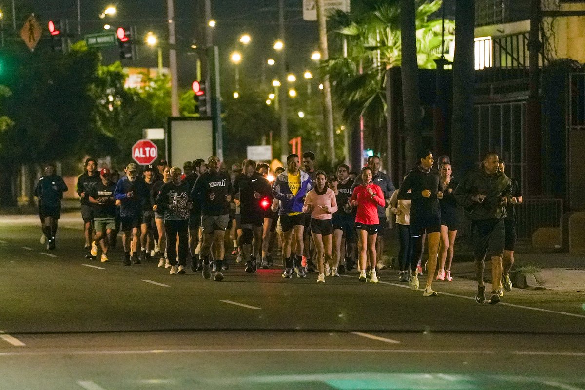 tonoastiazaran's tweet image. ¡Qué buen trote nos aventamos esta mañana por el paso a desnivel, con amigas y amigos de la comunidad de corredores de Hermosillo! ✅

¡Ya está casi listo para servir a miles de familias que diario transitan por ese crucero!

2026, avanzamos con paso firme y mucho trabajo por…