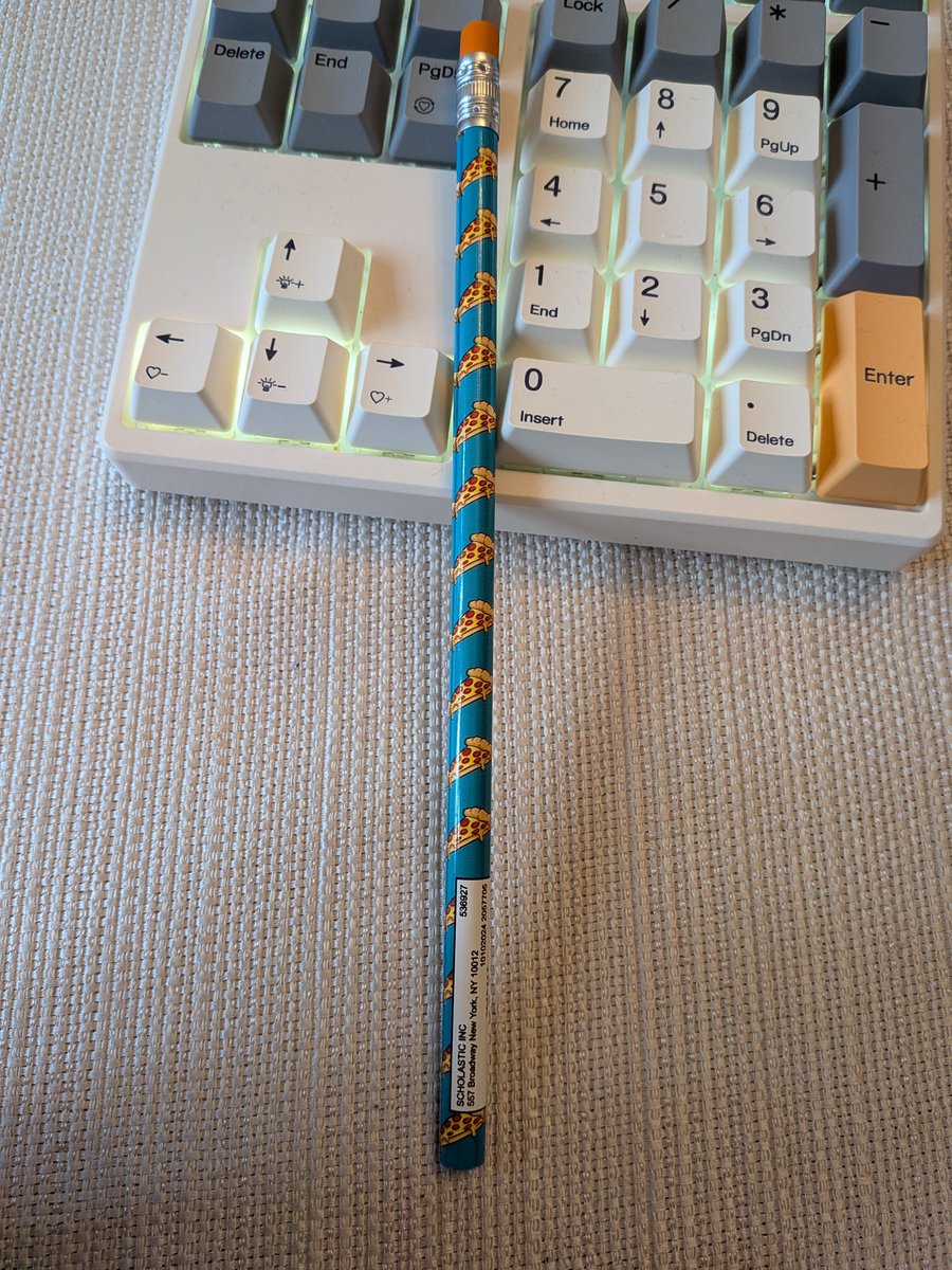 rustyblogs's tweet image. New year. New pepperoni pizza pencil. 🍕✏️