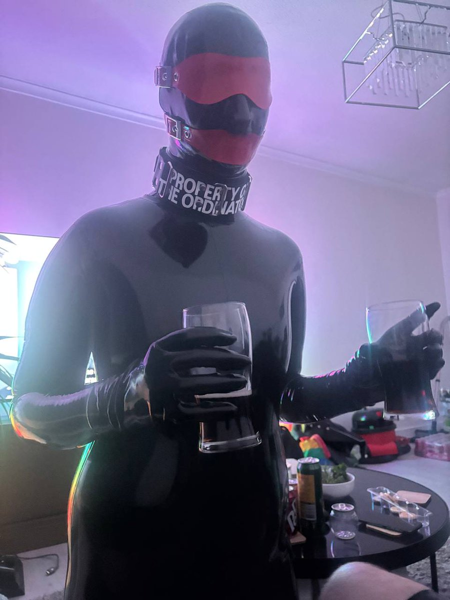 DerpyDrone's tweet photo. mmmmmphhdhfbfj!!?!
//:translation__drinks, anyone?😋 https://t.co/EcYLptxJ4U
