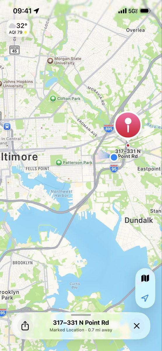 apairoftreez's tweet photo. IMMIGRACION EN BALTIMORE: 

Carretera orientada al este antes de la intersección de North Point Road y Kane.

Dos Mustangs grises sin marcar parecen haber embestido el coche de una víctima. Policía no oficial con bridas amarillas en la espalda. https://t.co/5oP1Vzyv0S