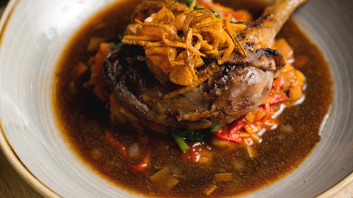 Discover our Winter Dining Menu’s delicious duck confit! Accompanied with white bean, tomato, and smoked red pepper cassoulet, wilted nutmeg spinach, and clementine jus, it’s a wonderfully warming dish that’s packed full of flavour and comfort.

#seasonalfood #winterfood #pubfood