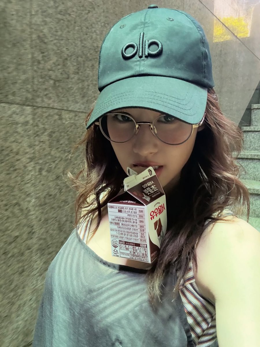 Teddy971109's tweet photo. SANA instagram update
#TWICE #트와이스
#SANA #사나 https://t.co/e3jANNrjZn