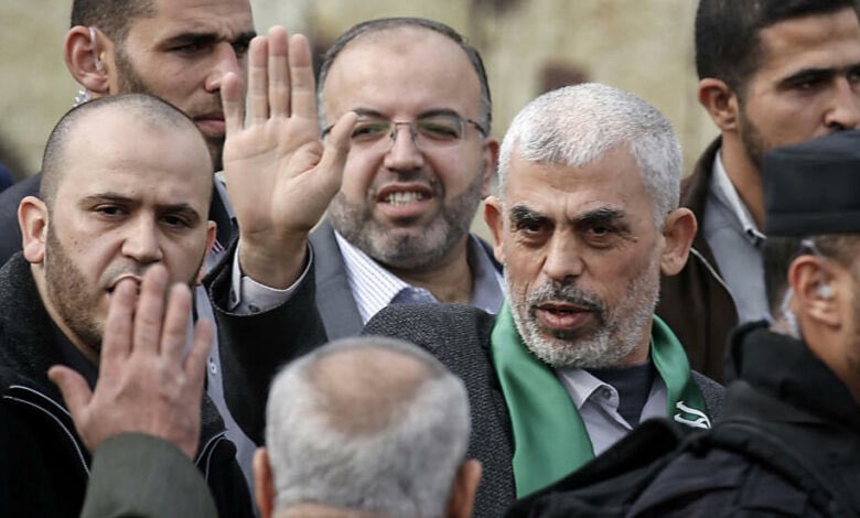 كان يحسن بنا الظن حتى أنه كتب في روايته الشوك والقرنفل هذه الكلمات متفرقة: 

«نحن لا نراهن على أحد، لكننا نثق أن شعوب أمتنا لن تقبل أن تُذبح غزة وحدها»

«قد تخذلنا الأنظمة، لكن الشعوب لا يمكن أن تصمت إلى الأبد»

«غزة ليست وحدها، ومن يظن أن الأمة ستتركها فهو لا يعرف هذه الأمة»