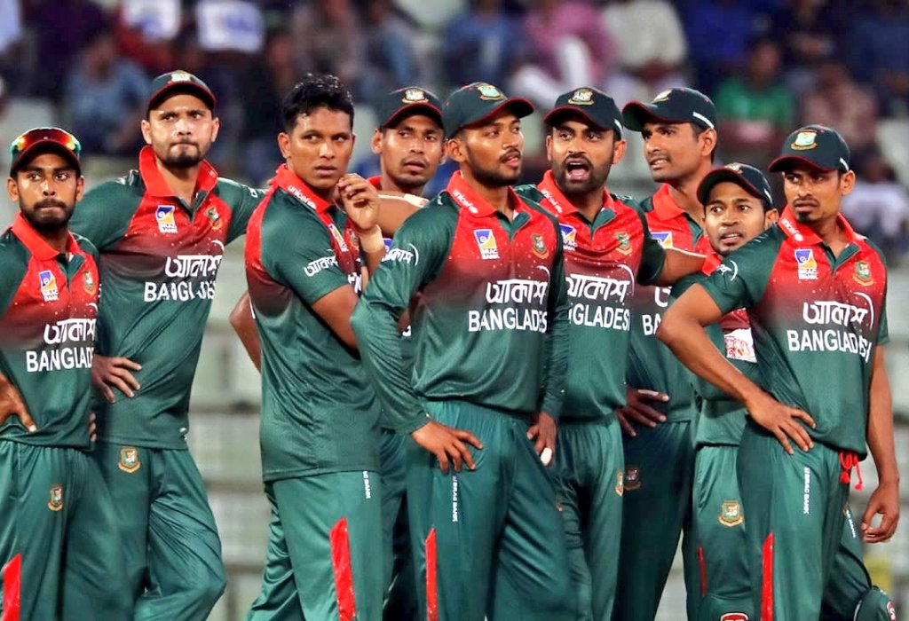 हरभजन सिंह ने बांग्लादेश के भारत में टी20 वर्ल्ड कप मैच नहीं खेलने के फैसले पर प्रतिक्रिया दी है। उनका कहना है कि बांग्लादेश में जो हो रहा है, वो गलत है और आईसीसी को उनके अनुरोध पर फैसला लेना होगा। हरभजन सिंह ने कहा, "हम भारत में सभी का स्वागत करते हैं, लेकिन बांग्लादेश यहां आना