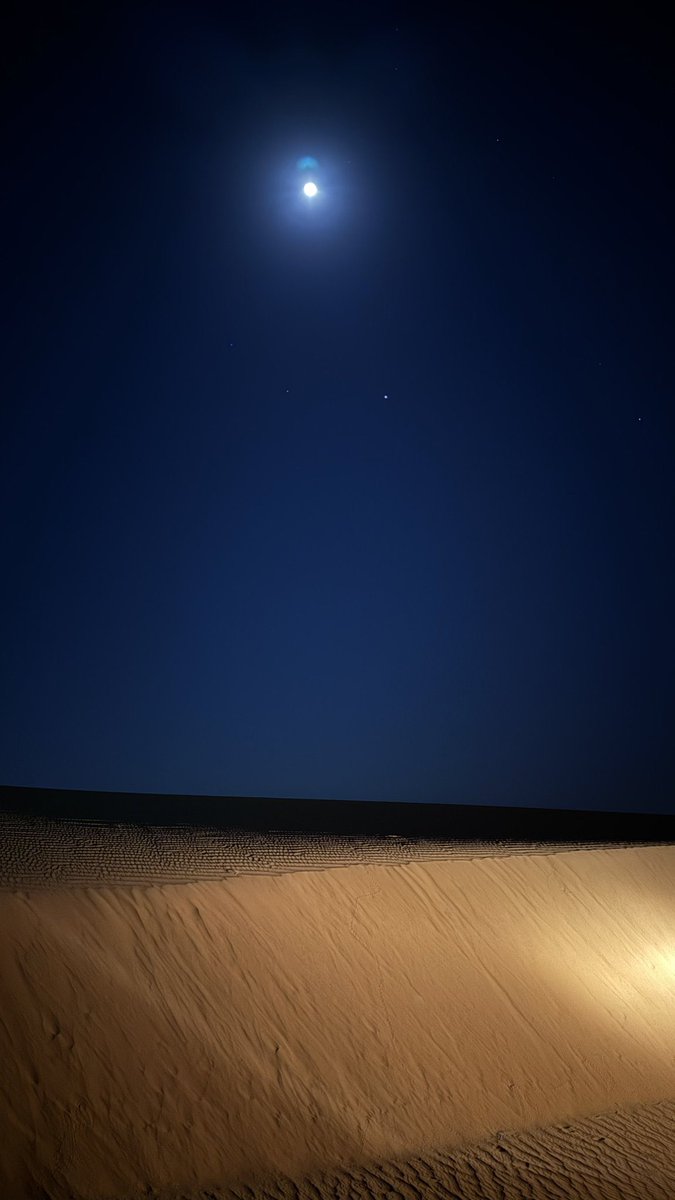 كذا طبع العمر يمضي من الأحزان للُبشرى
سنة راحت سنة تبدأ وانا معك إبتدا عمري

عسى في كلّ عامٍ نجتمع ونصافح القمرا
وعساك بكلّ عامٍ تضوي الآمال في عمري

- فيصل القاضي