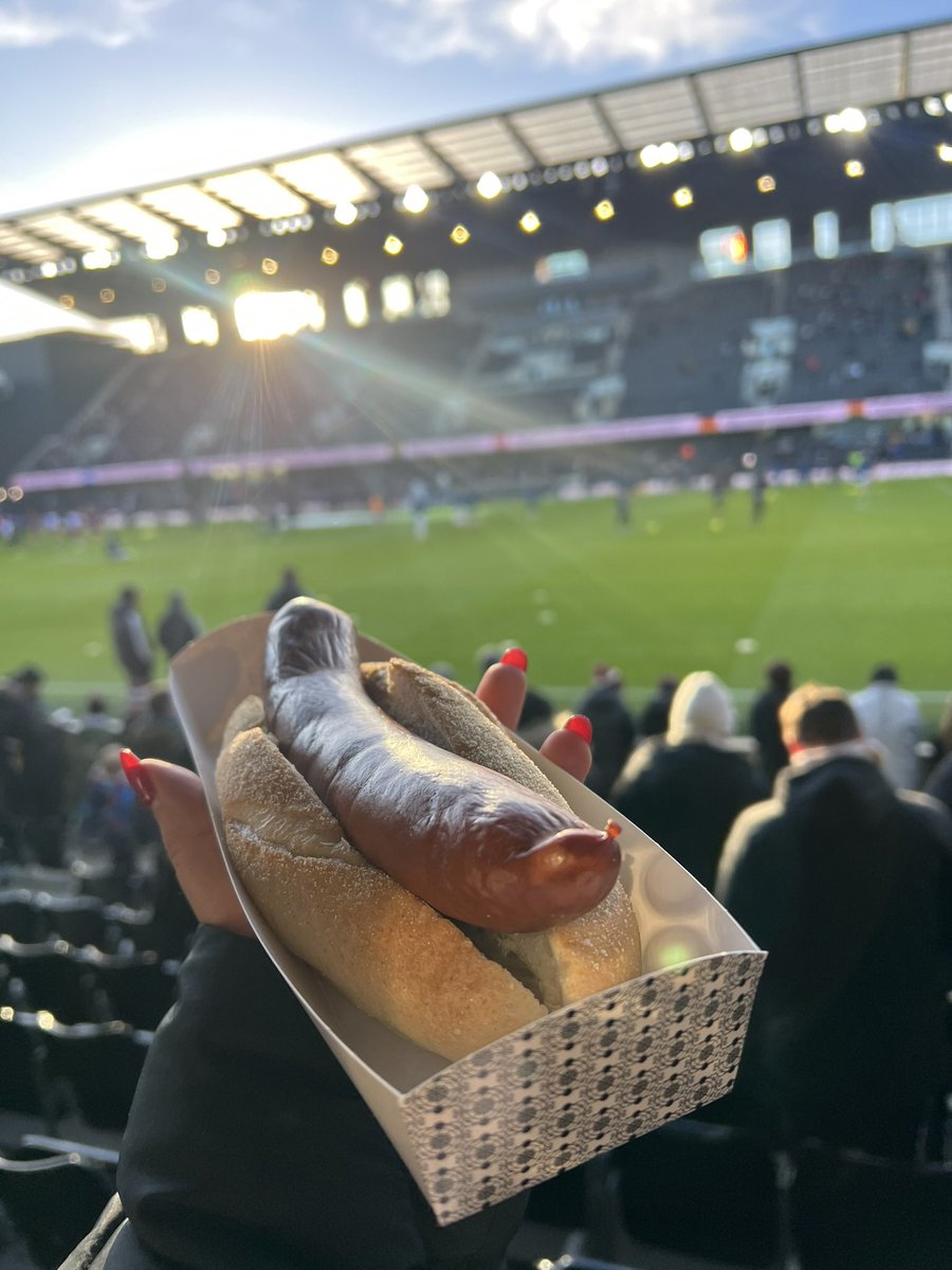 Zoë Ward tweet media