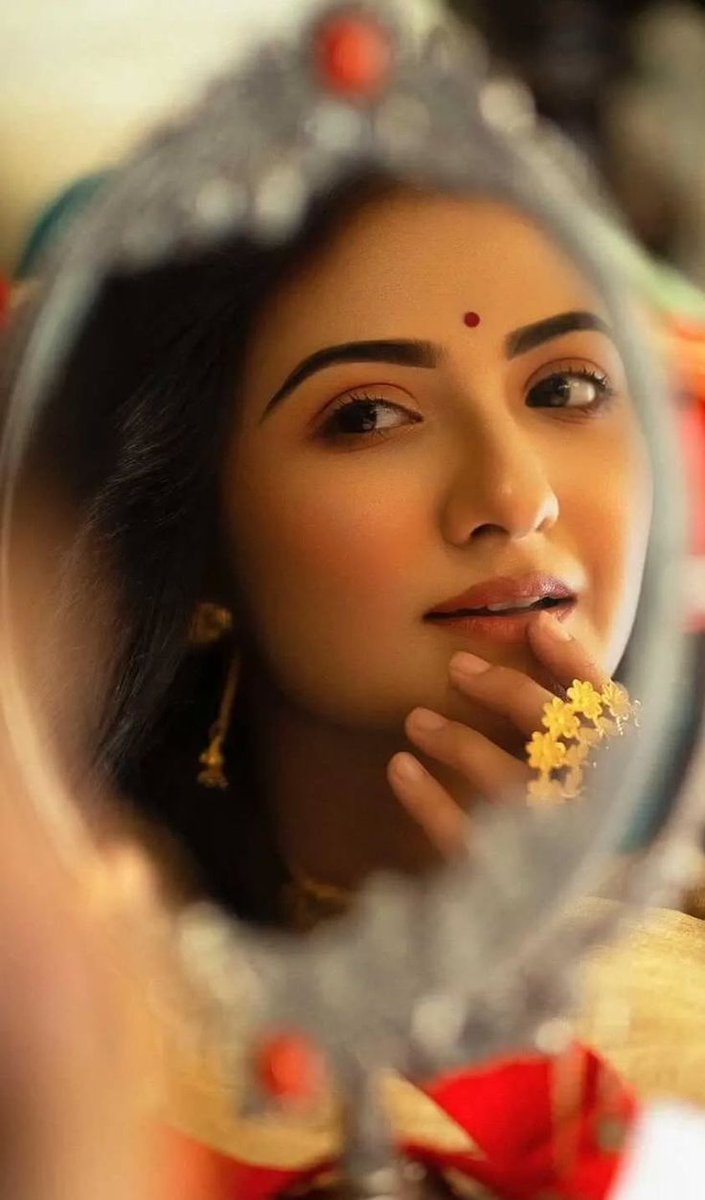 I have seen thousands of obstacles in love. 
Still saw Radha with Krishna 

Good night Jay shree Krishna 😇

Bm first 💪