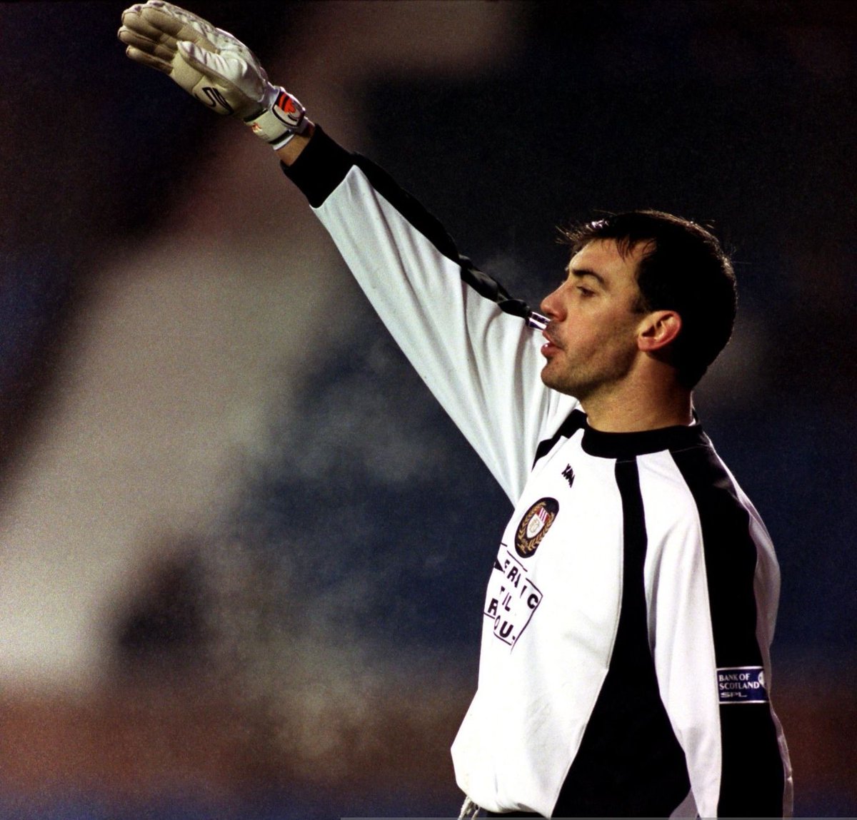 Jon McCracken is the first Dundee goalkeeper to keep a clean-sheet at Tannadice since Julian Speroni in 2002, in a 0-0 draw. 👐🏻

McCracken is the first Dundee keeper to keep a clean-sheet and win at Tannadice since Marco Roccati, in a 2-0 victory in 2000. ⏮️

(<a href="/uwtbpodcast/">Up Wi' The Bonnets Podcast</a>