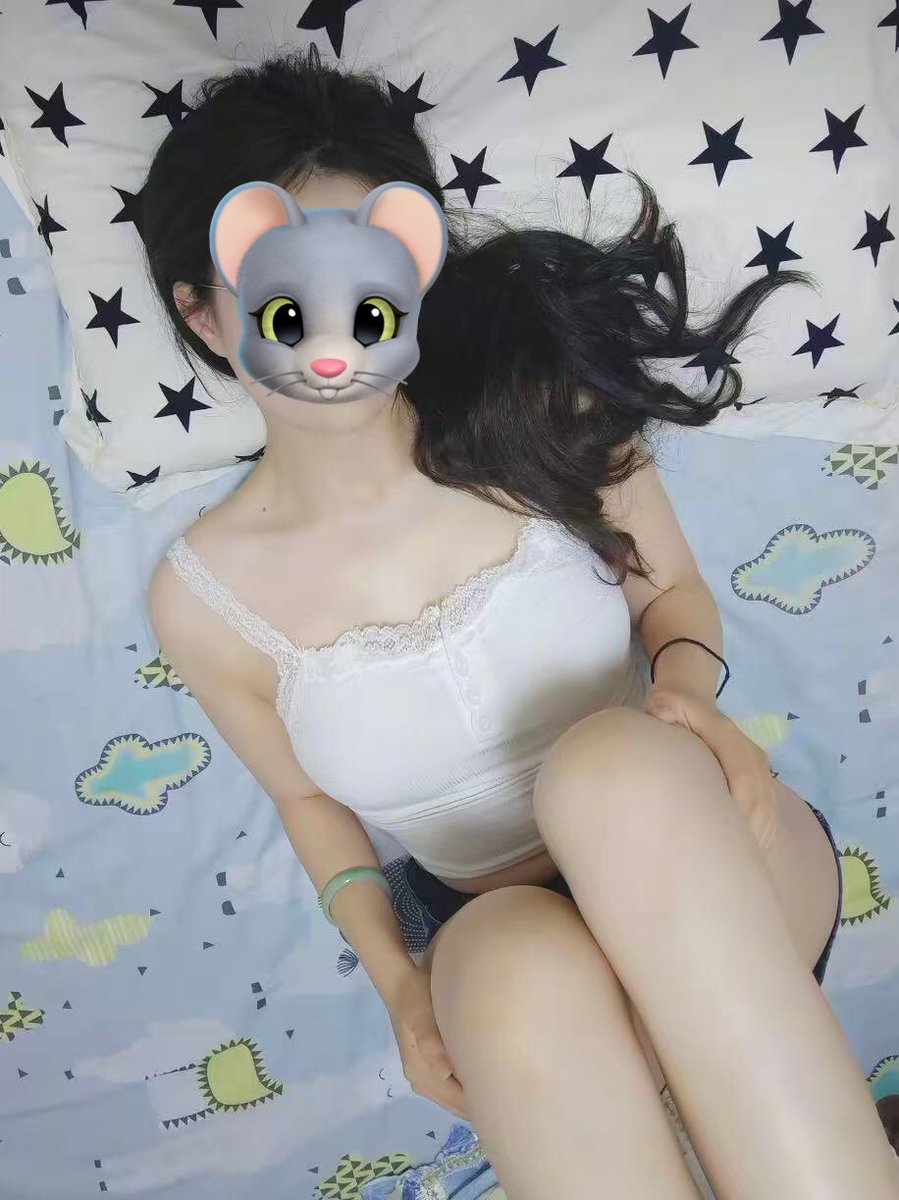 有喜欢这个姿势的嘛，过来把我裤子扒了直接操我逼，#母狗 #反差 #女m #ATM奴 #ATM打钱奴