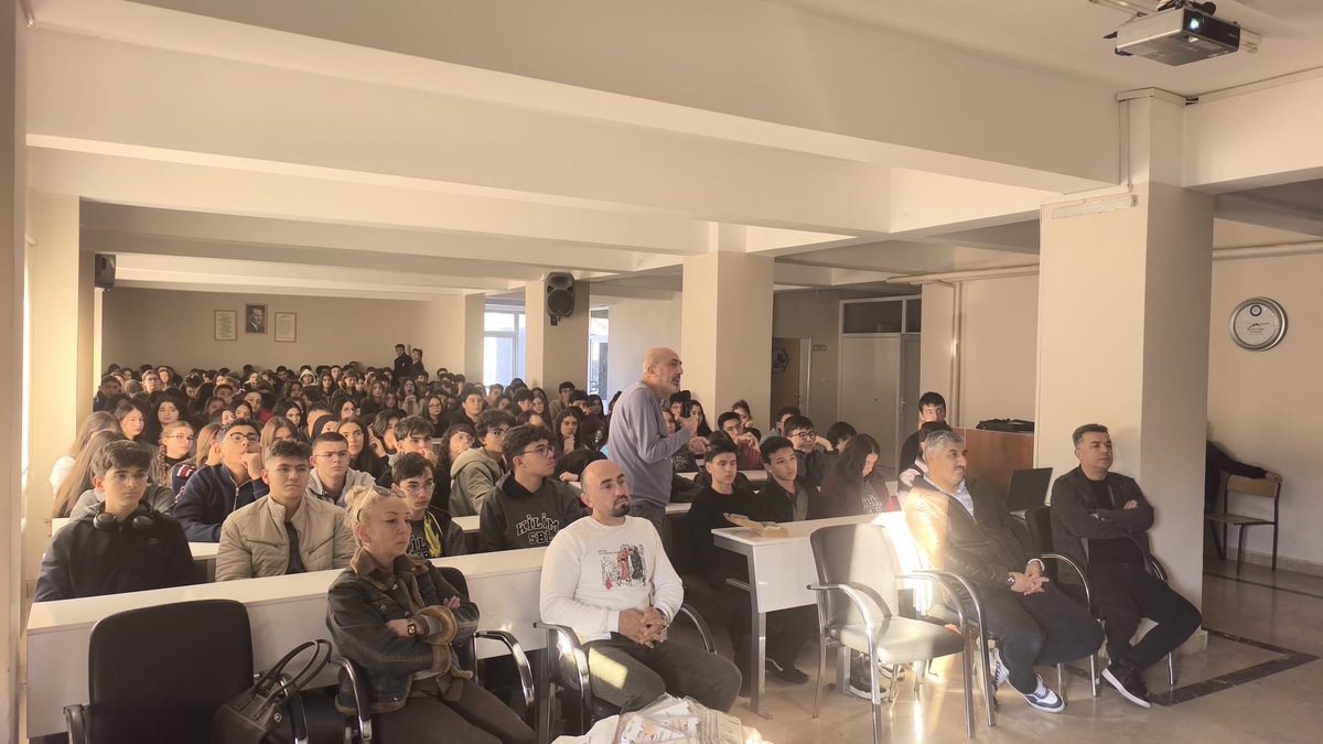 Kudusgonulluler's tweet photo. Başkan yardımcımız Uz. Dr. İsa ÜZÜM; Kilim Sosyal Bilimler Lisesi’nde gençlerimize Kudüs’ü, Mescid-i Aksa’yı ve Gazze’yi anlattı. https://t.co/GL2Q7p5Vzp