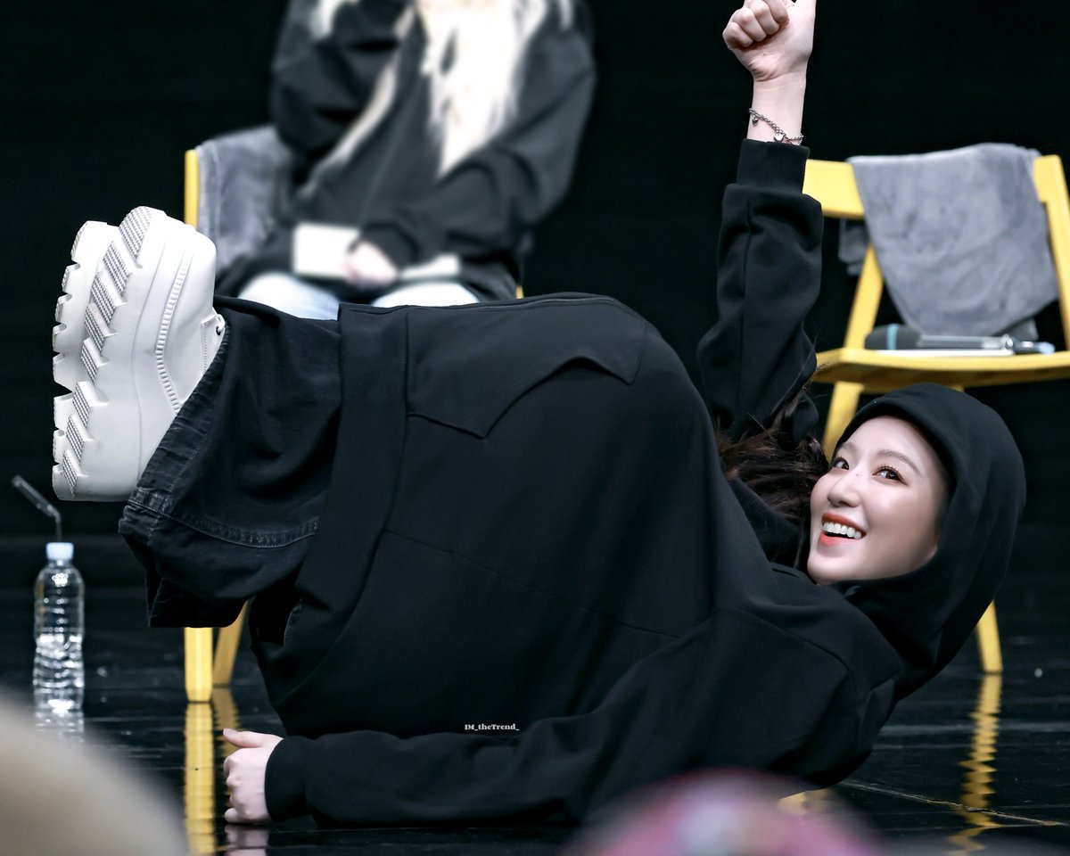 🤎HAPPY SHUSHU DAY🤎
항상 건강하고 행복하세요🎂🎊✨
#오늘생일자누구_예_슈_화
앞으로 가는 길에는 반드시 행운과 행복이 가득할 것이다🍀☘️💕
#BabyWolfShuhuaDay
#아이들 #IDLE #GIDLE #SHUHUA #슈화