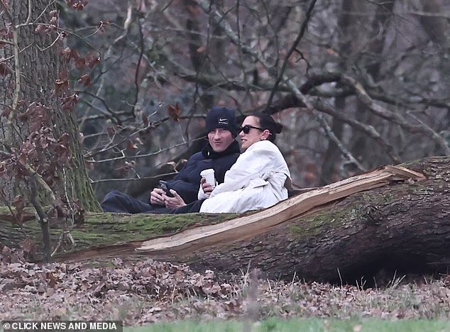 📸 | <a href="/DUALIPA/">DUA LIPA</a> and Callum Turner on a dog walk in London at the weekend