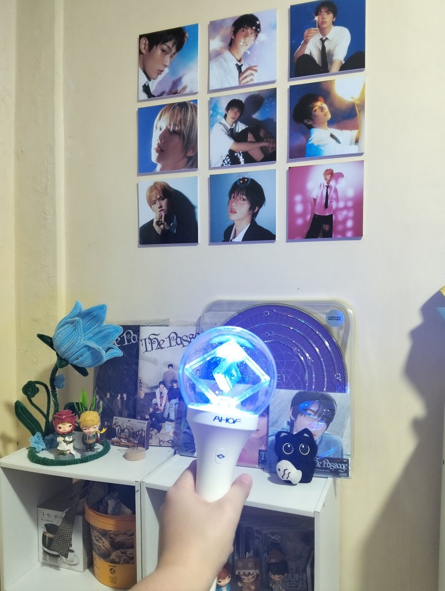 chaenified's tweet image. HAPPY NEW YEAR #AHOF &amp;amp; my CO- #FOHA s! 🩵

I'm so dead in here, apologies but will be back active again soon this year &amp;amp; all prepared for the 2nd AHOF Con in PH— coming very soon? 🙏🏻✨

the light stick lookin beautiful 🥰

PS. missing you guys here. I hope to be less busy asap