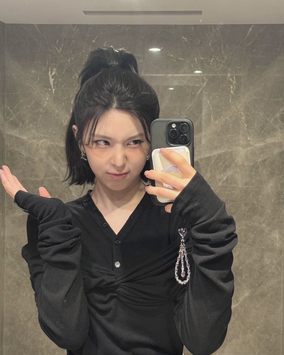 nmixxpics_'s tweet image. 260105 🐥🫧