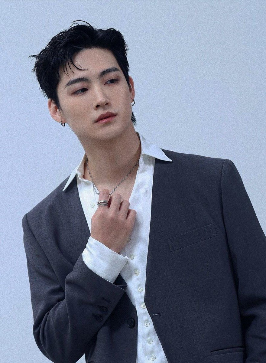 Pop7base's tweet image. Happy 32nd birthday to the incredible artist, GOT7’s JAY B.

Debuting in 2014 as GOT7’s leader and main vocalist, JAY B has shaped the group’s sound and identity from the very beginning, while steadily building a strong artistic path of his own. From heartfelt songwriting to his…