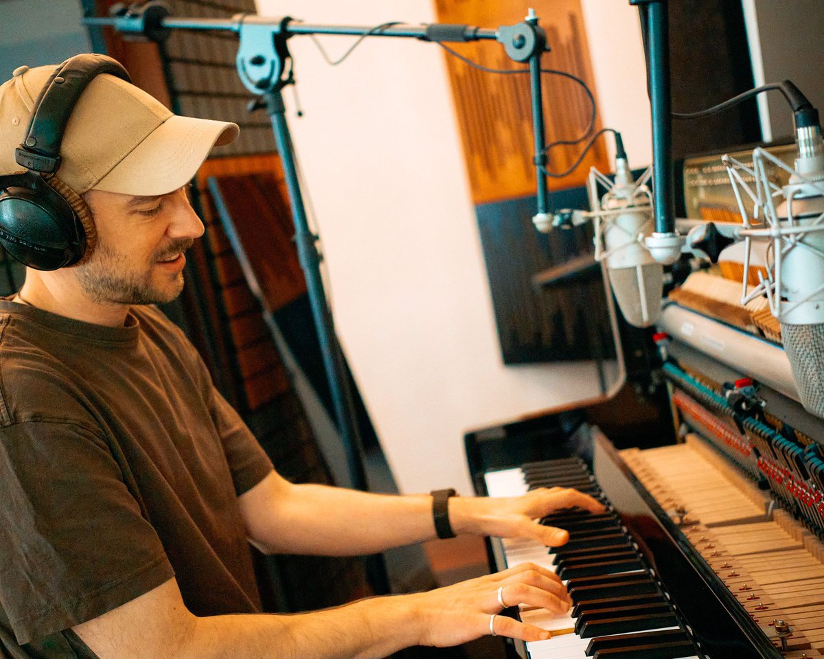 And we're back. Happy Monday! Time to create 🎹

#jingles #audioproduction #studiolife #radiojingles #jingles